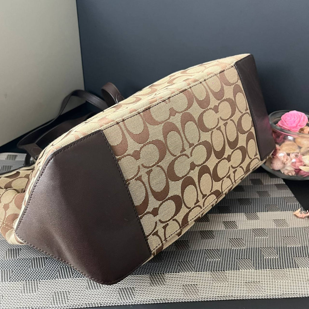 COACH CARDINAL ZIP TOTE (Style #36375)