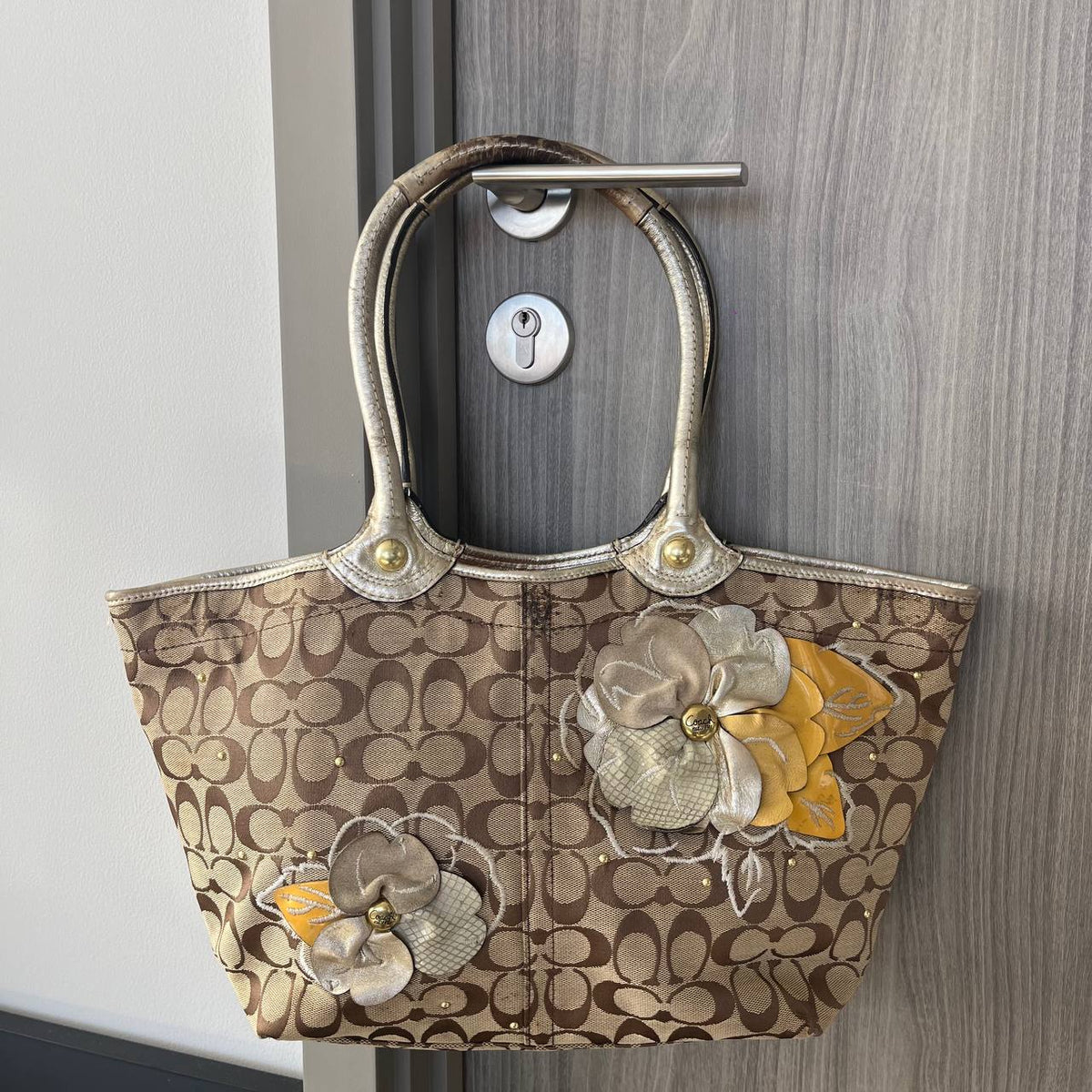 COACH SIGNATURE FLORAL BLEECKER TOTE (Style #16276)