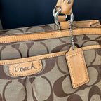 COACH SIGNATURE TOTE (Style #19725)