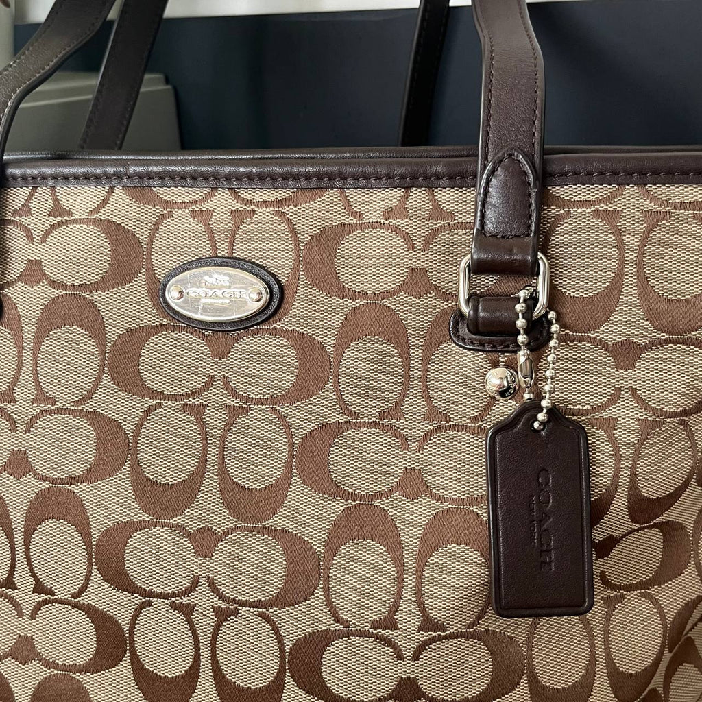COACH CARDINAL ZIP TOTE (Style #36375)