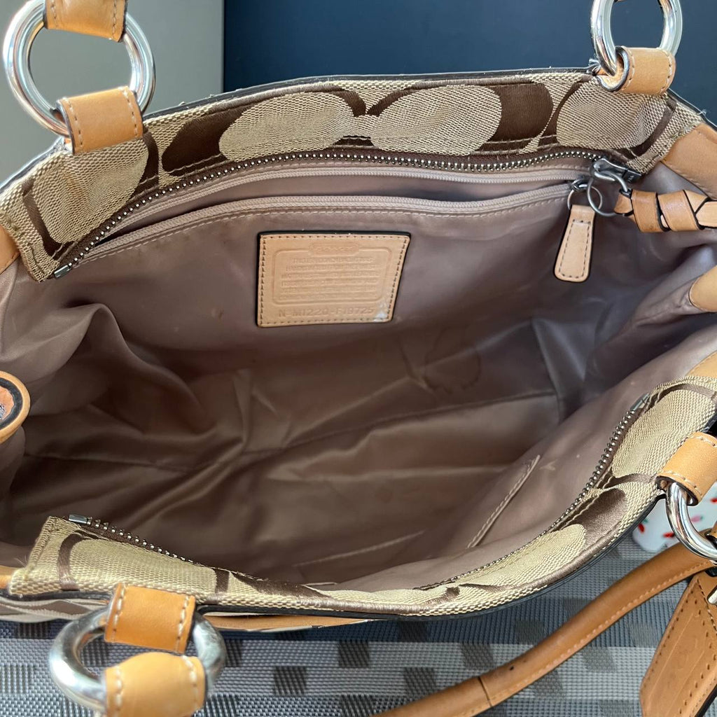 COACH SIGNATURE TOTE (Style #19725)