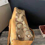COACH SIGNATURE TOTE (Style #19725)