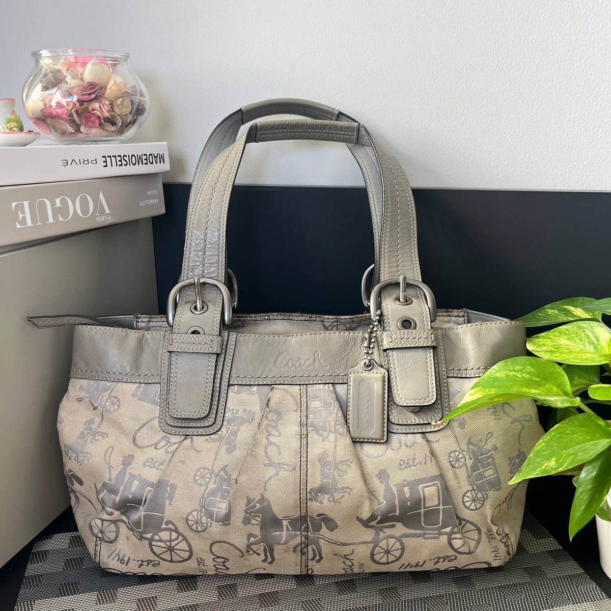 COACH CLASSIC SOHO SIGNATURE HORSE & CARRIAGE TOTE   (Style #15212)