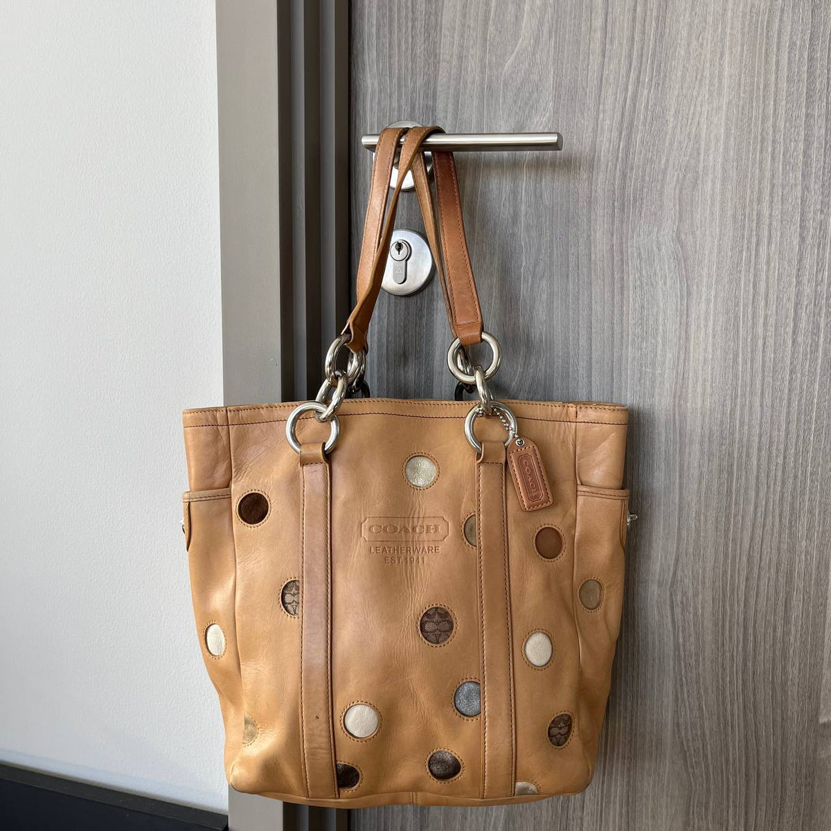 COACH LIMITED EDI POLKA DOT LUNCH GALLARY TOTE (Style #09763)
