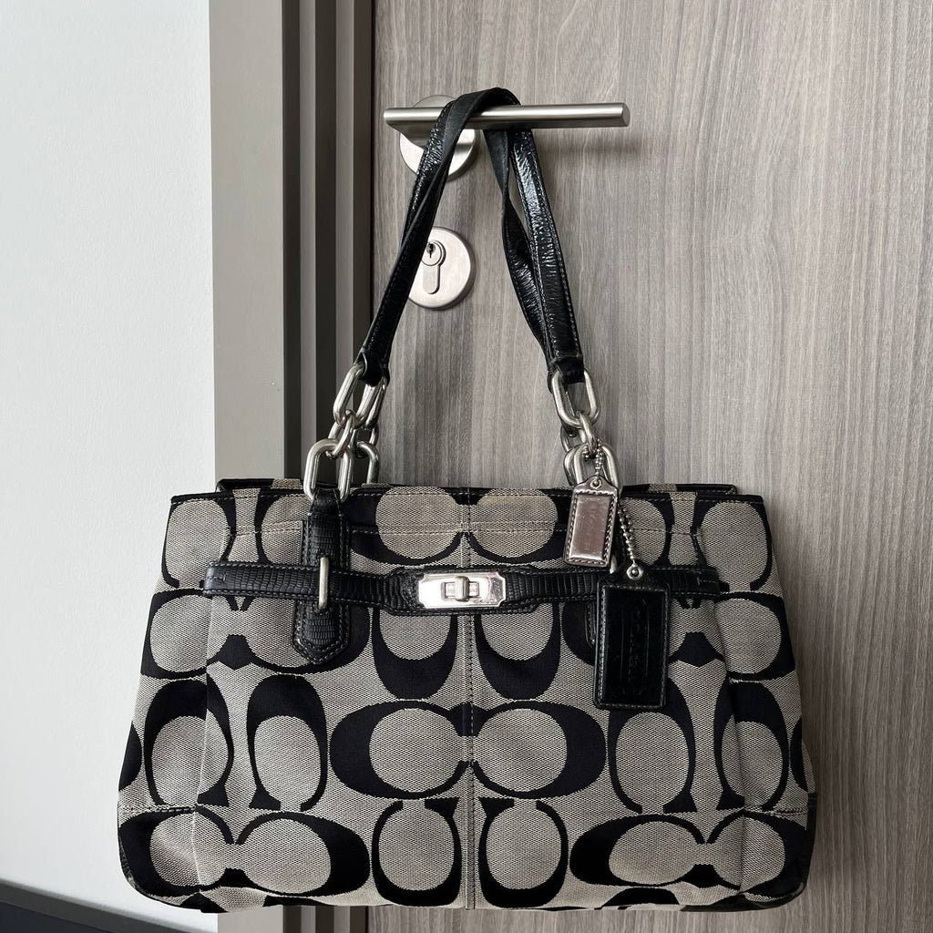 COACH SIGNATURE CHEALSEA TOTE (Style #17806)