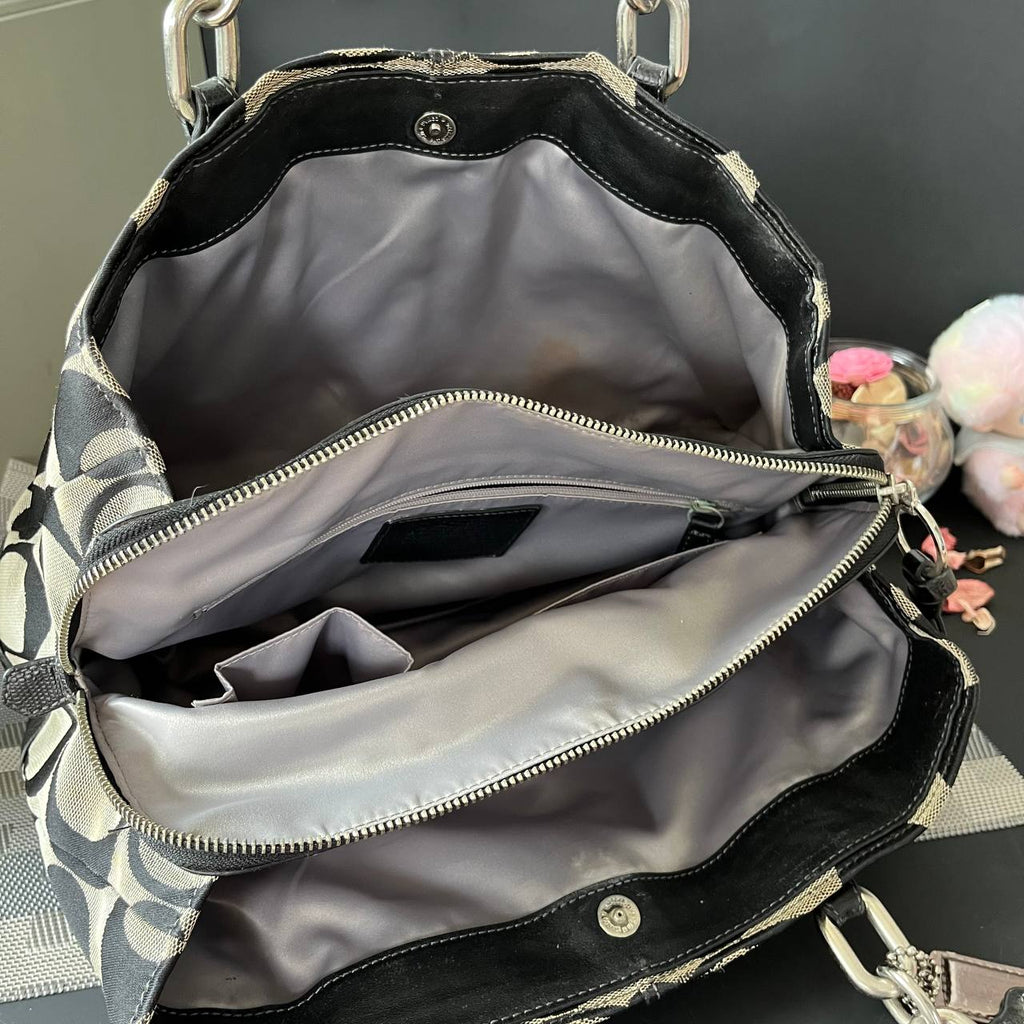 COACH SIGNATURE CHEALSEA TOTE IN BLACK (Style #17806)