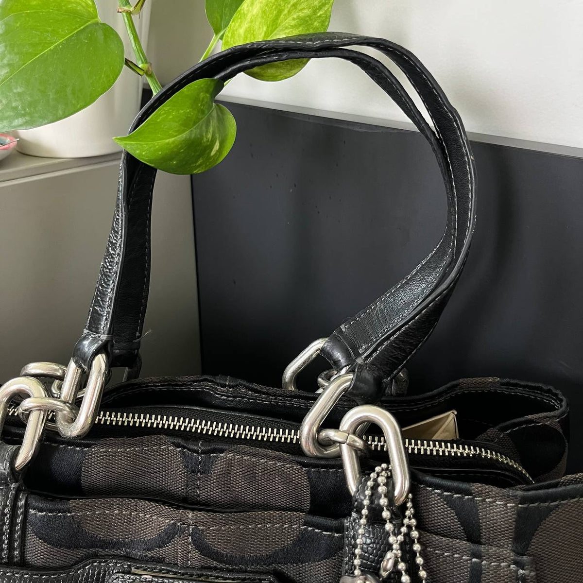 COACH SIGNATURE CHEALSEA TOTE IN BLACK (Style #17806)