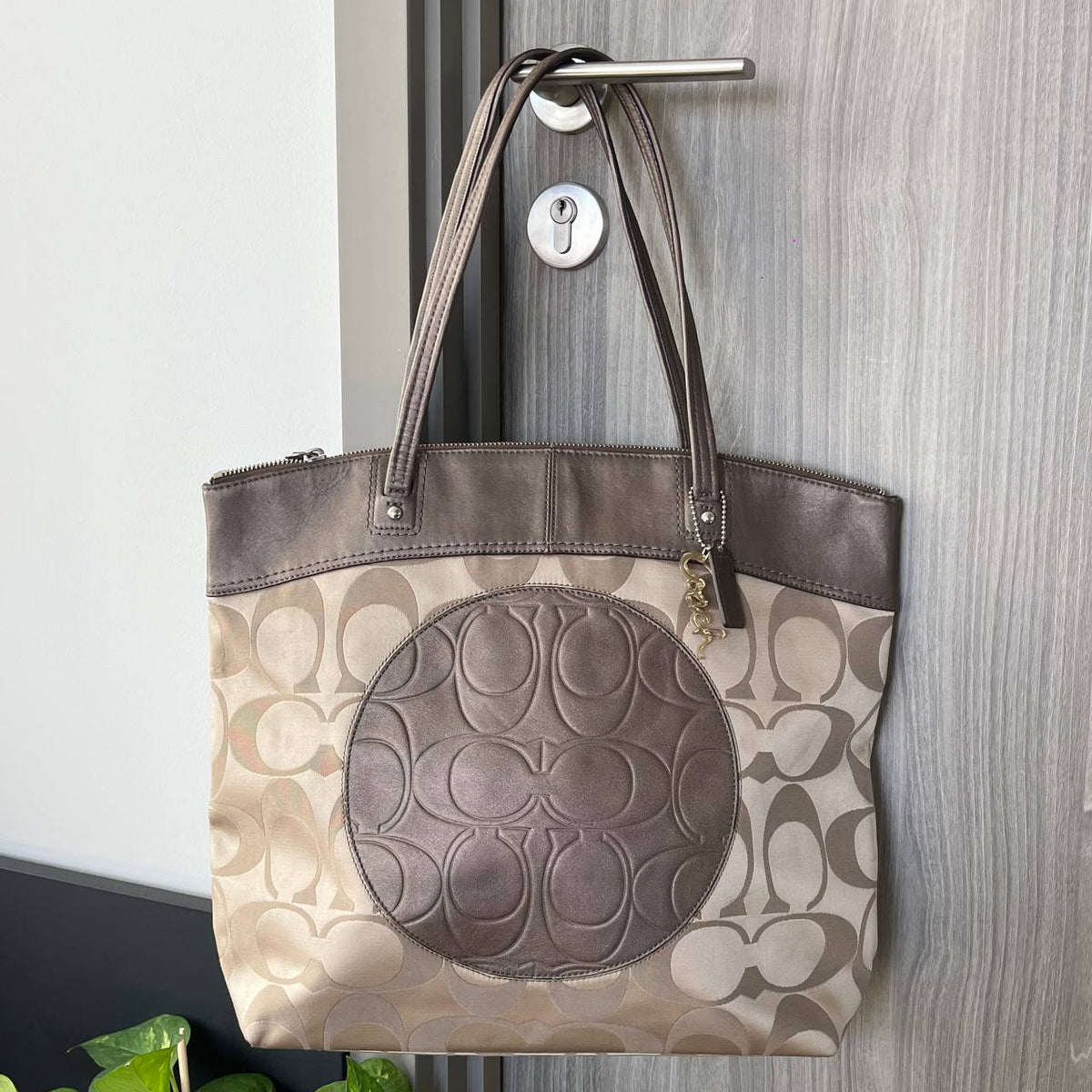 COACH LAURA SIGNATURE SATCHEL TOTE  (Style #18335)