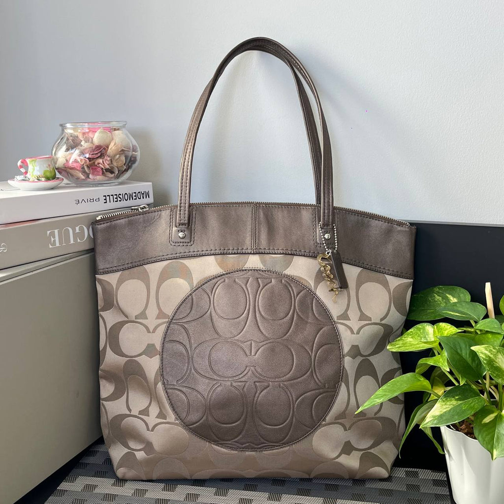 COACH LAURA SIGNATURE SATCHEL TOTE  (Style #18335)