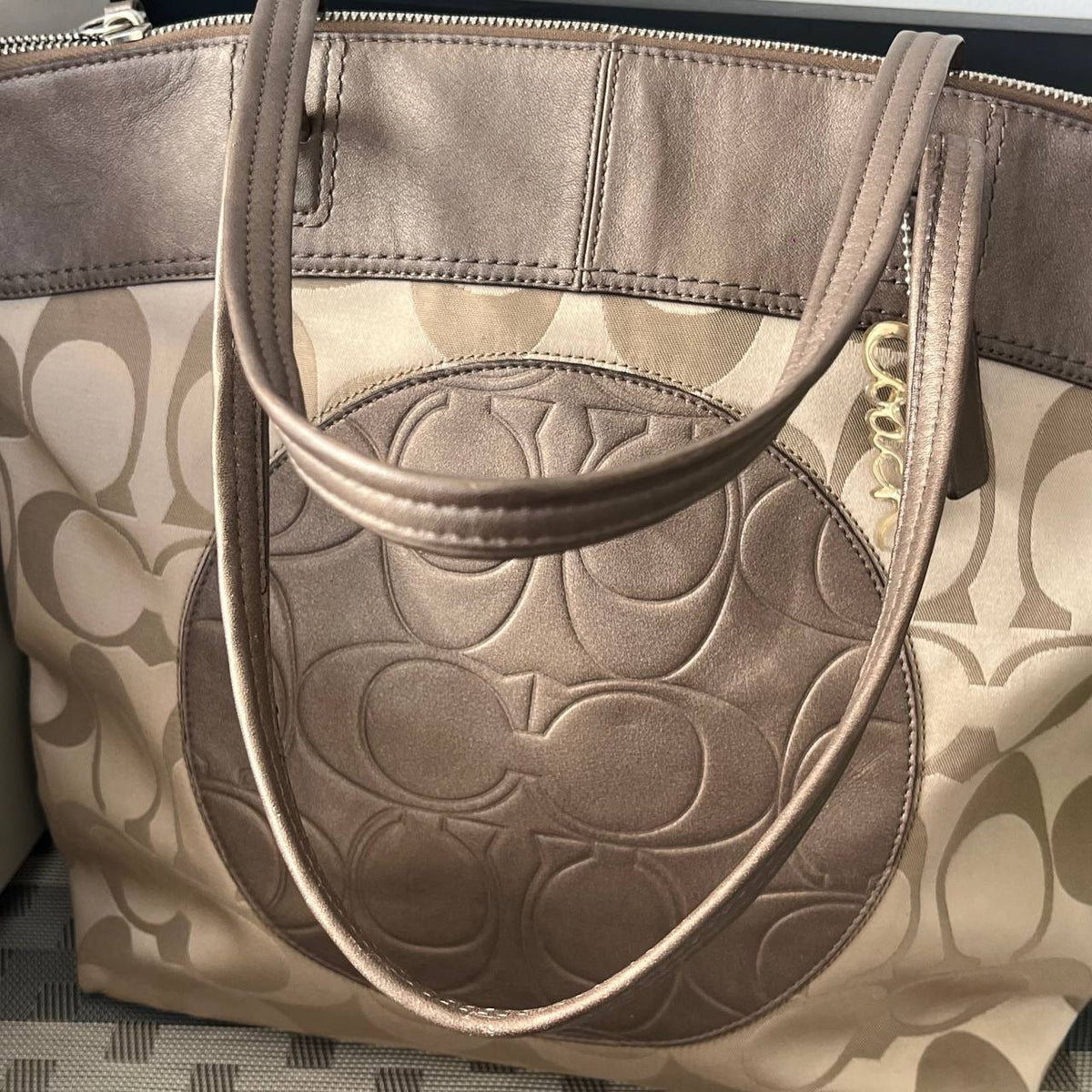 COACH LAURA SIGNATURE SATCHEL TOTE  (Style #18335)