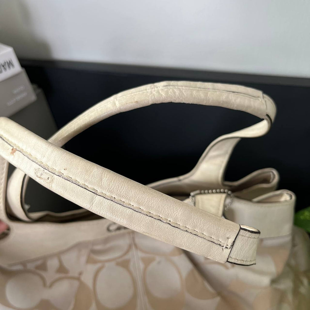 COACH SIGNATURE LEXI SATCHEL BAG  (Style #18828)