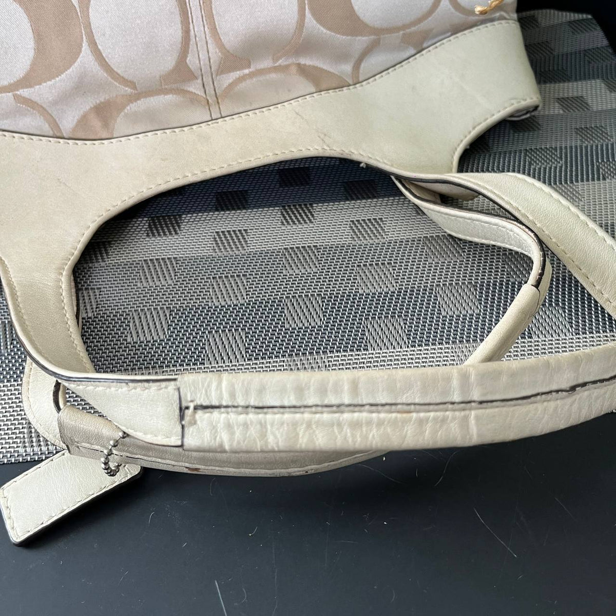 COACH SIGNATURE LEXI SATCHEL BAG  (Style #18828)