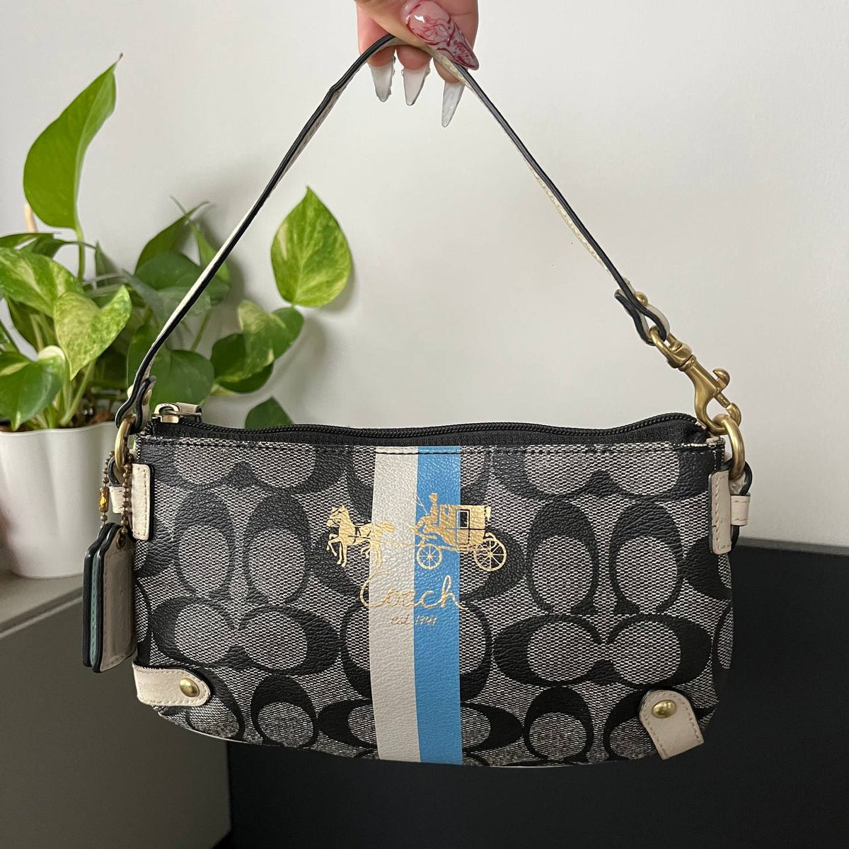 COACH SIGNATURE HERITAGE STRIPE POUCH WRISLET