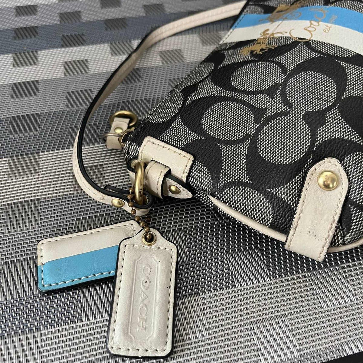 COACH SIGNATURE HERITAGE STRIPE POUCH WRISLET