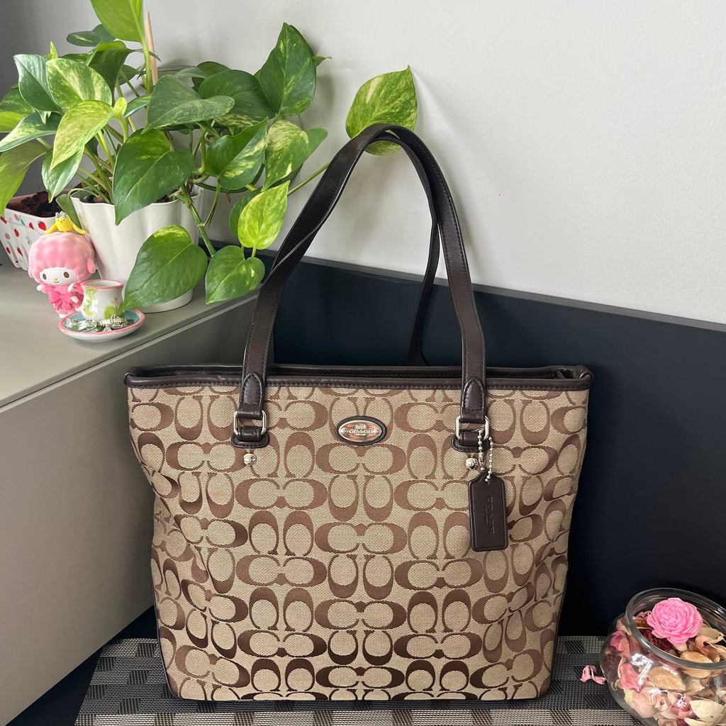 COACH CARDINAL ZIP TOTE (Style #36375)